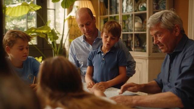 Michael Middleton playing cards with Prince William, Prince Louis and Prince George