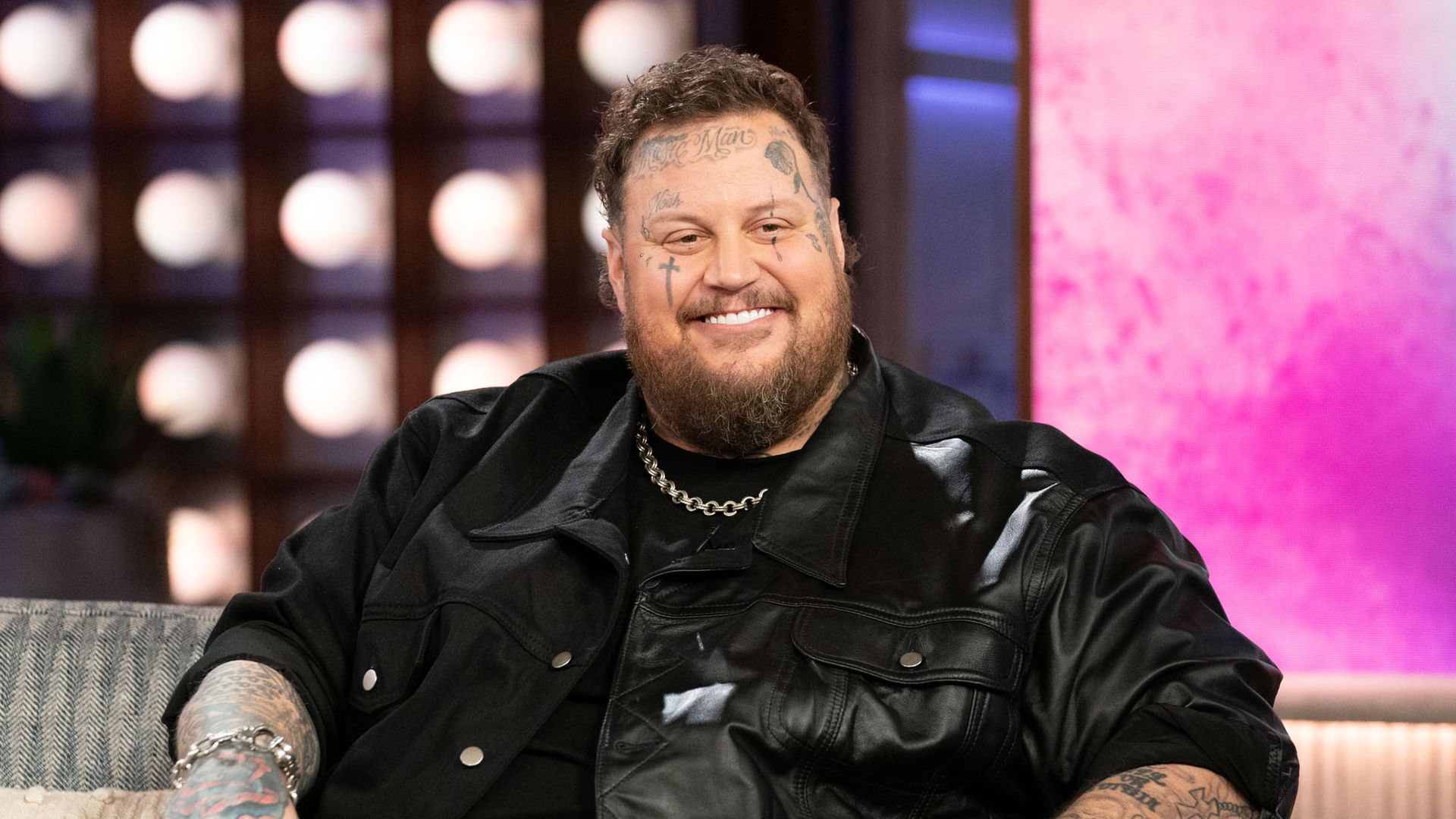 jelly roll seated black outfit