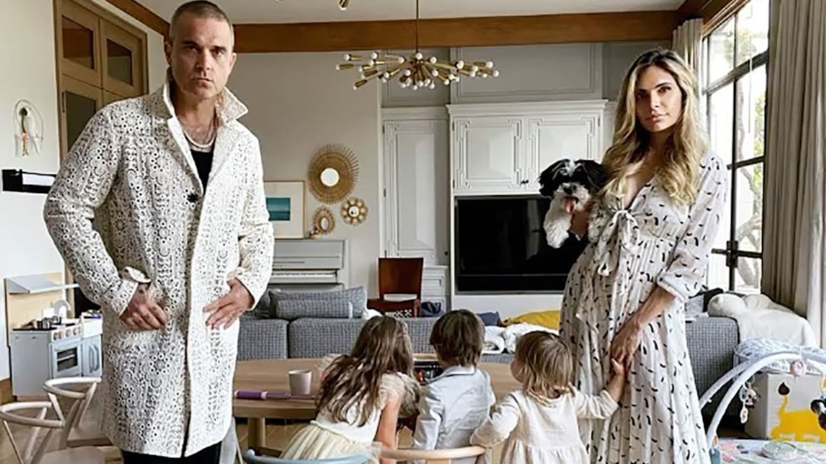 Does Robbie Williams have a child?