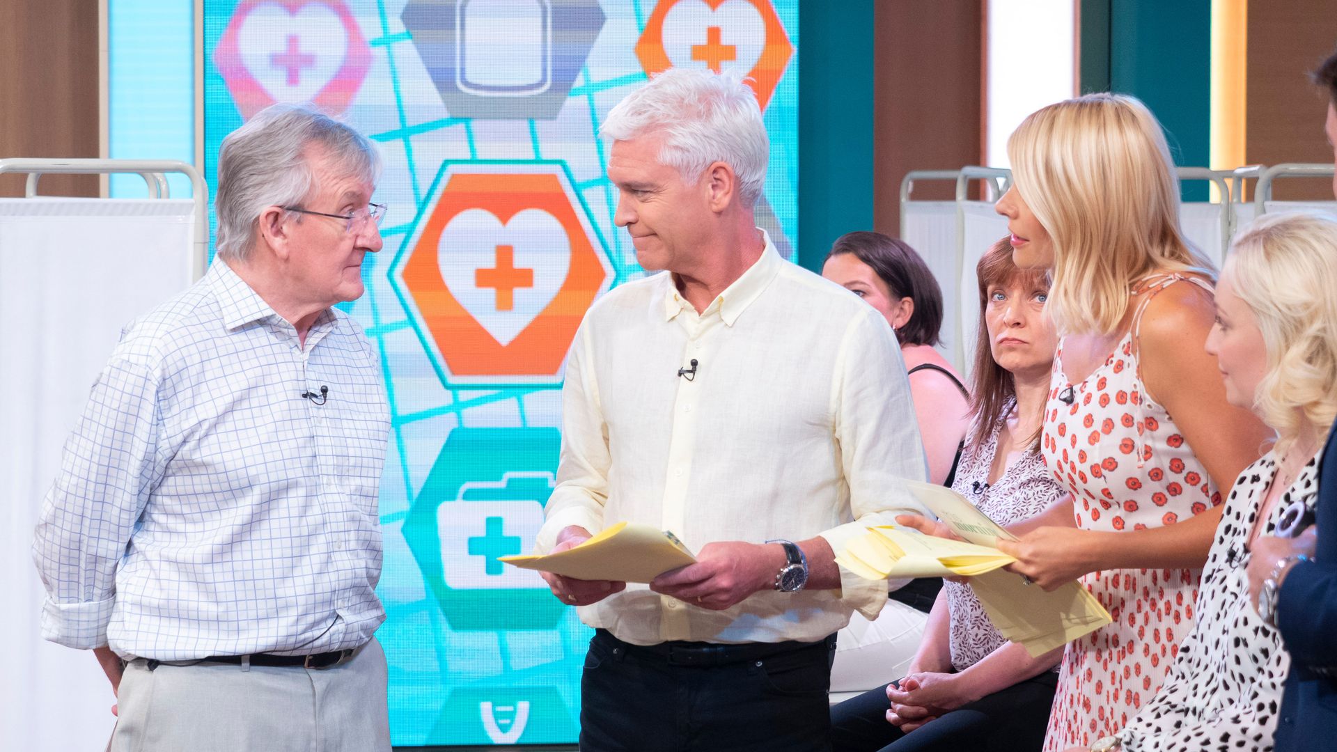 Dr. Chris Steele on This Morning talking to Phillip Schofield and Holly Willoughby