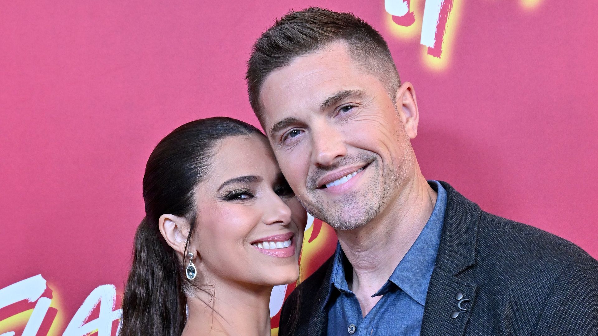 Eric and Roselyn pose on the red carpet 