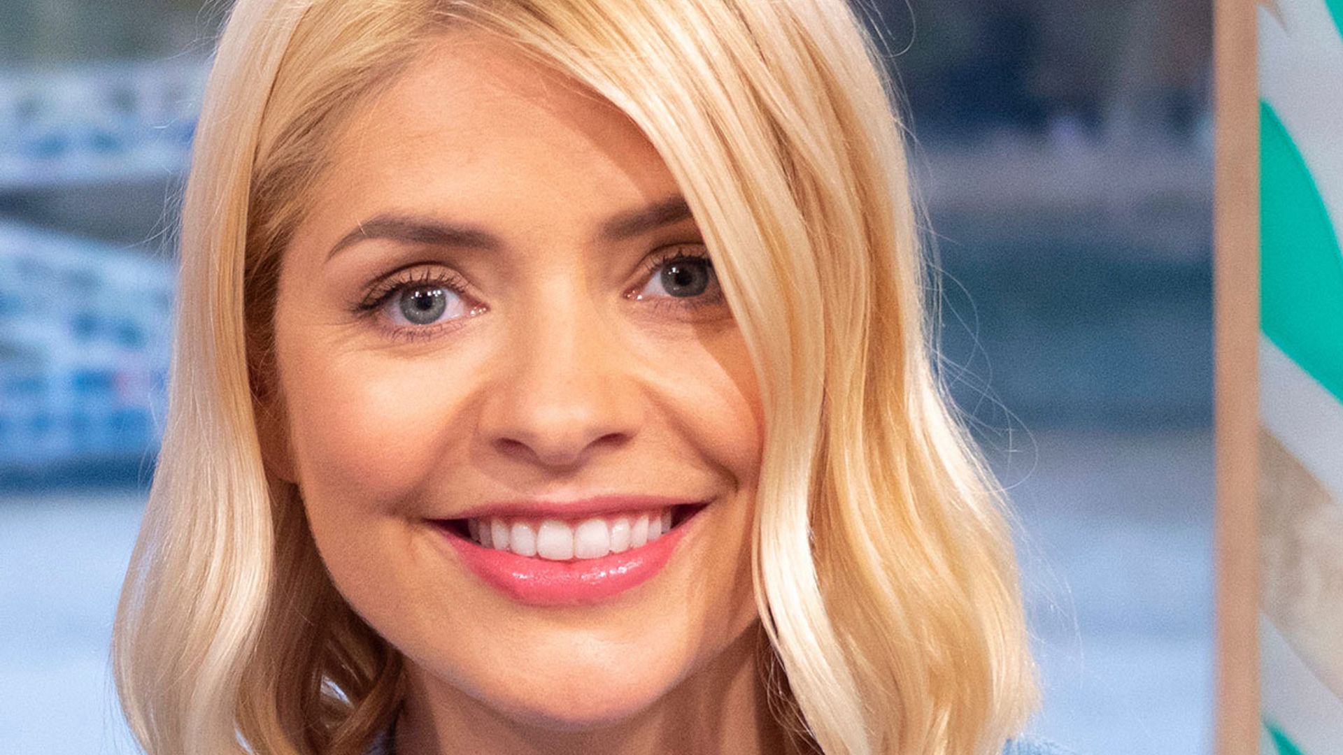 holly willoughby blue top