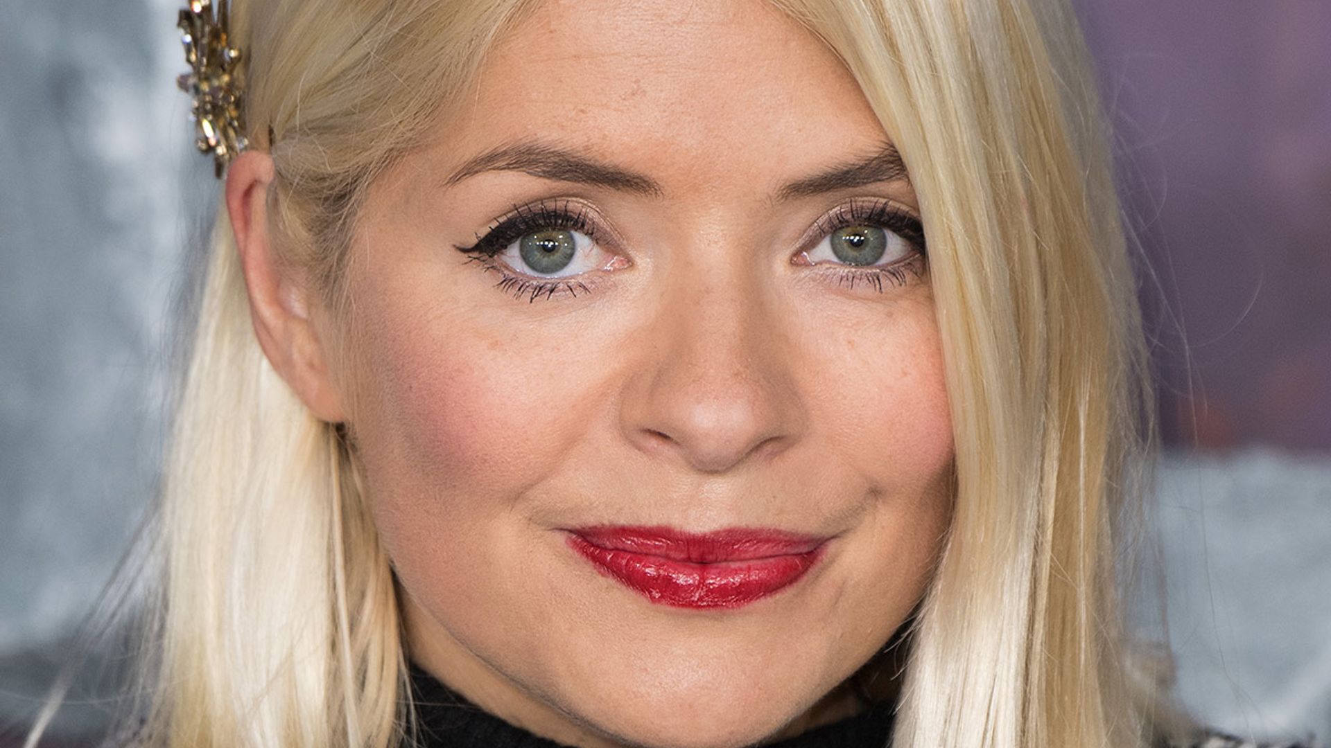 holly willoughby wearing red lipstick