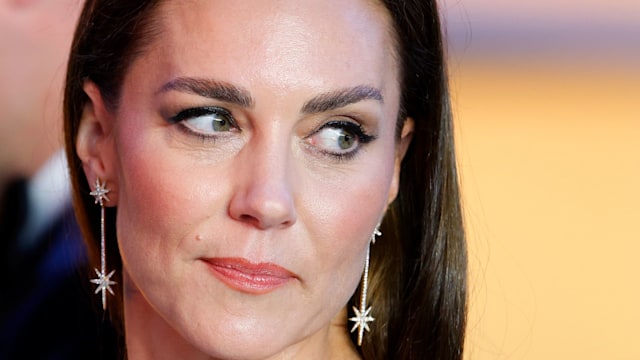 Kate Middleton wearing star earrings