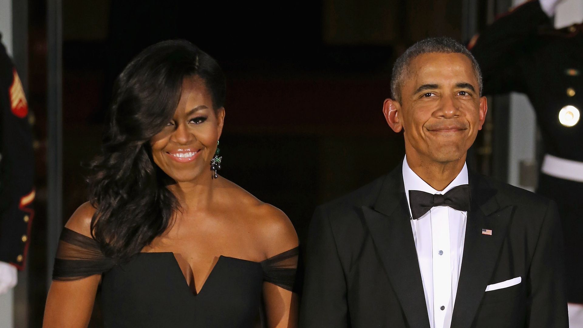 First Lady Michelle Obama and U.S. President Barack Obama wait on the North Portico for the arrival of Chinese President Xi Jinping and his wife Madame Peng Liyuan ahead of a state dinner at the White House September 25, 2015 in Washington, DC.