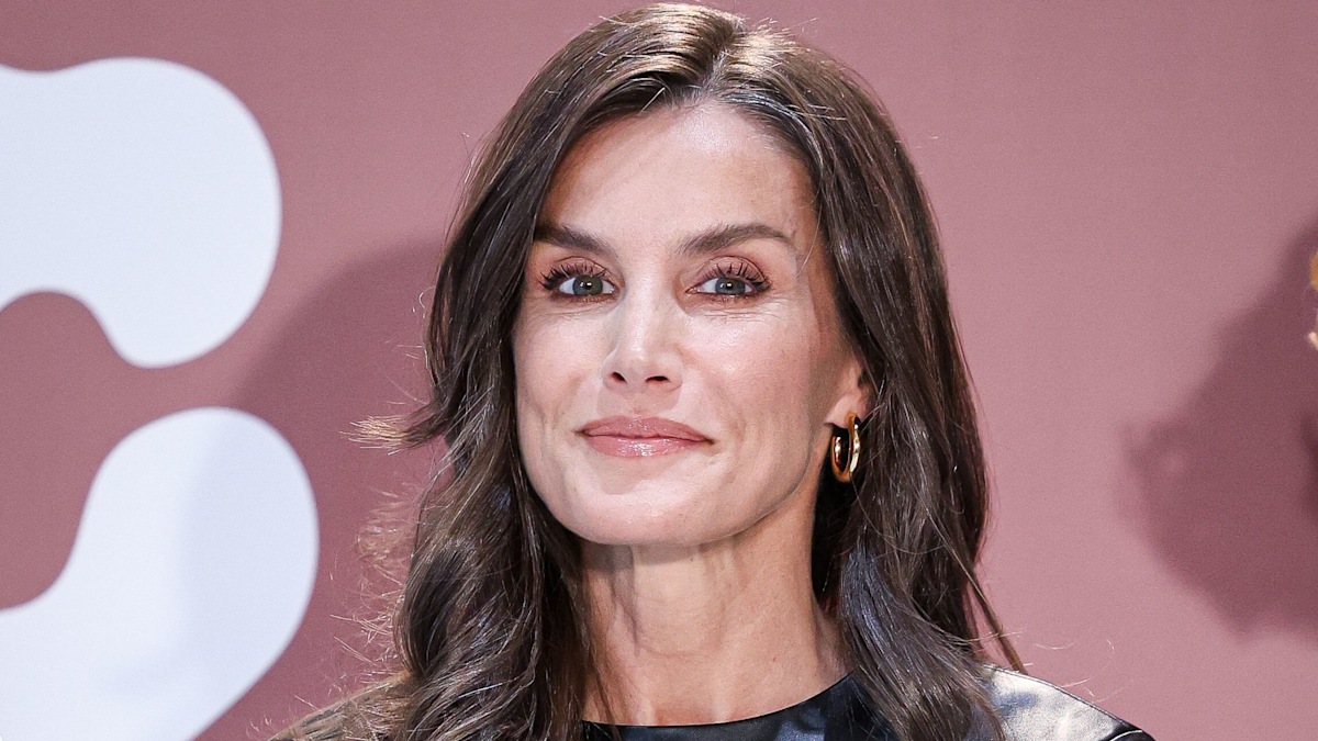 Queen Letizia's unroyal change to high-street leather look has everyone 'obsessed'