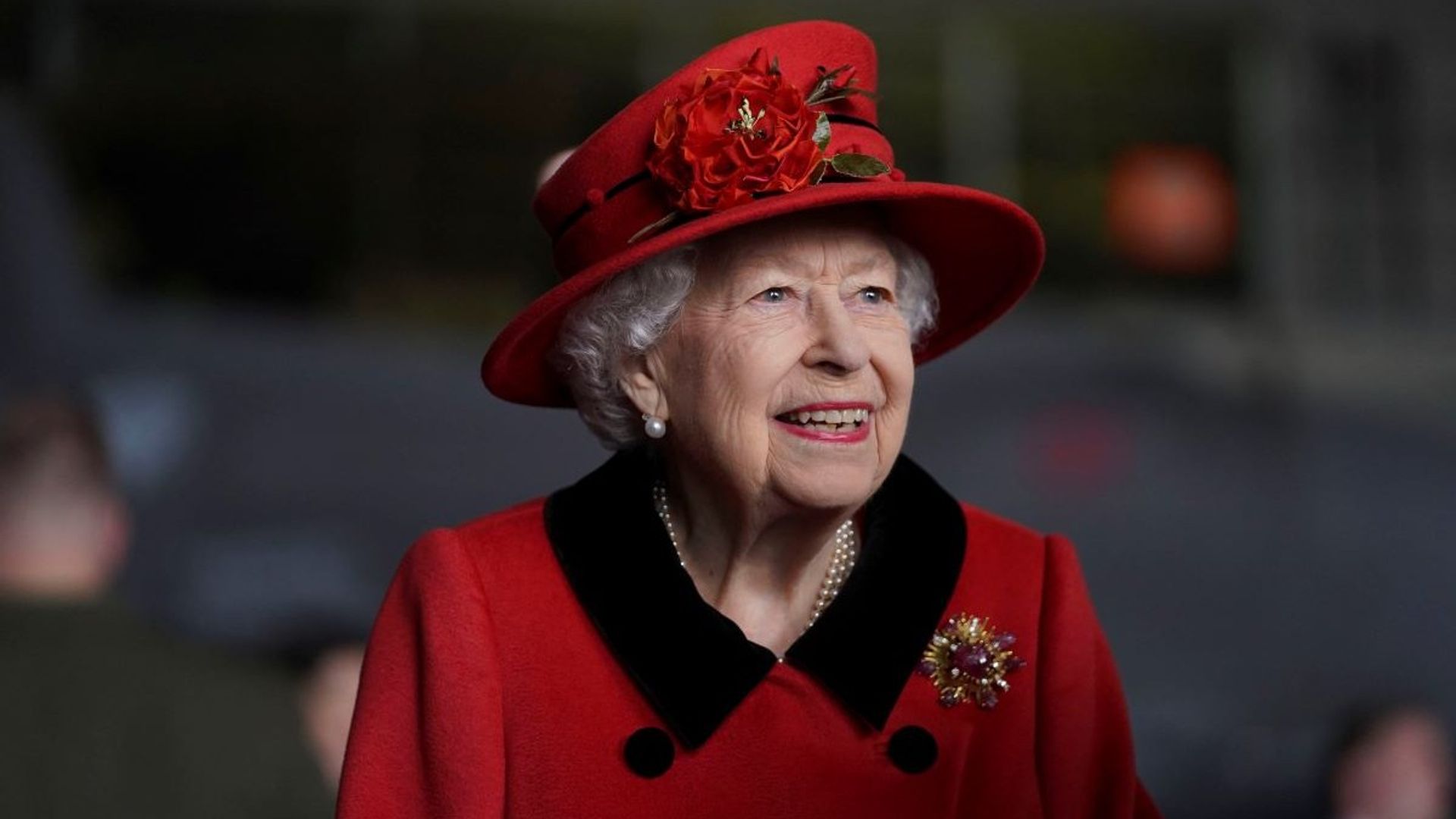 the queen red coat hat