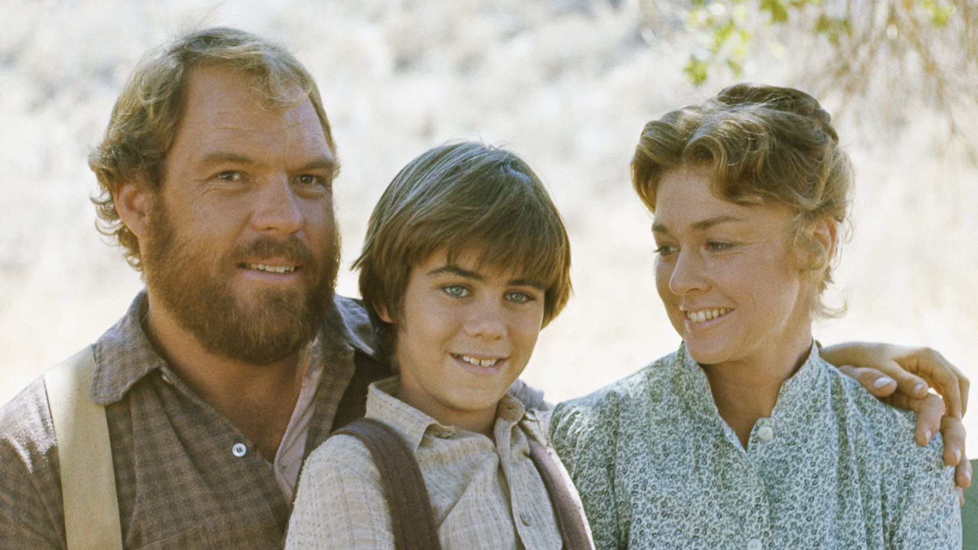 (l-r) Merlin Olsen as Jonathan Garvey, Patrick Labyorteaux as Andrew 'Andy' Garvey, Hersha Parady as Alice Garvey