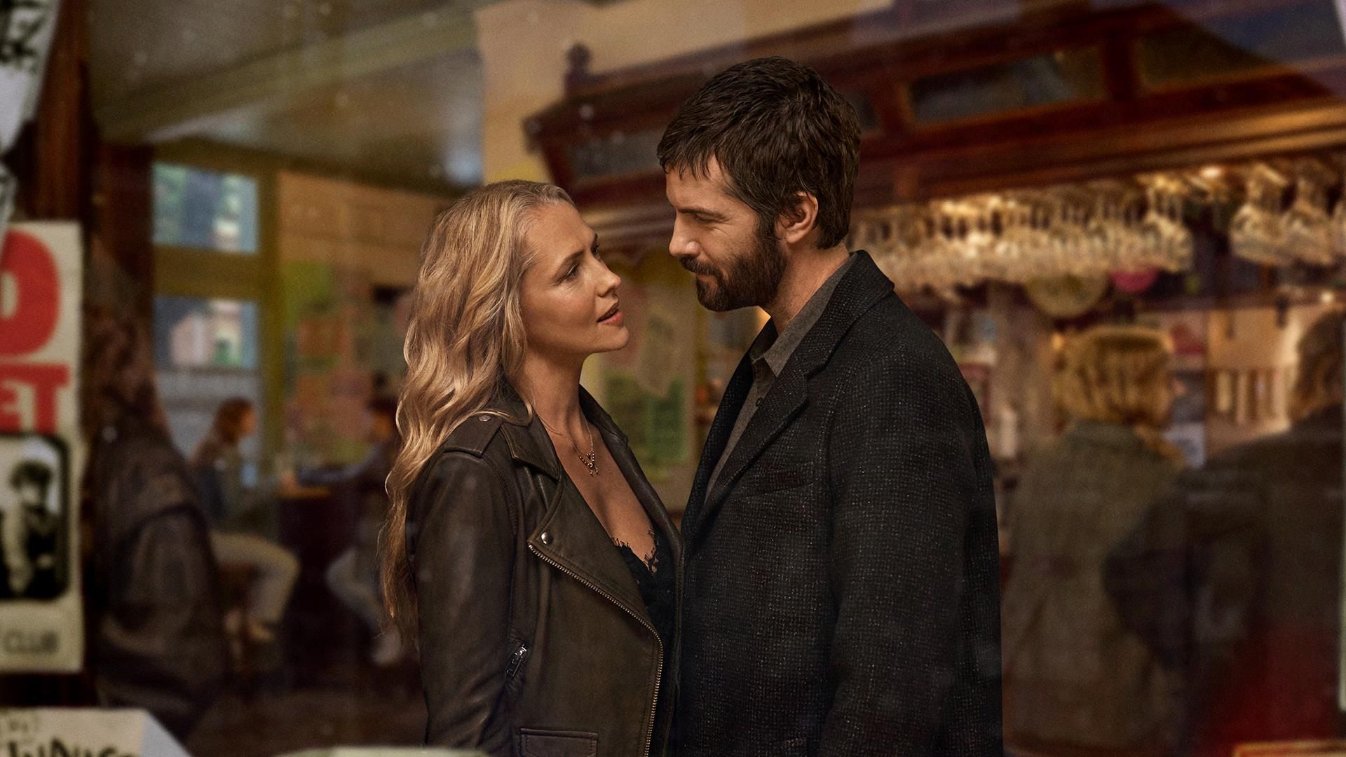 Teresa Palmer as Alison and Jim Sturgess as Daniel in Mix Tape