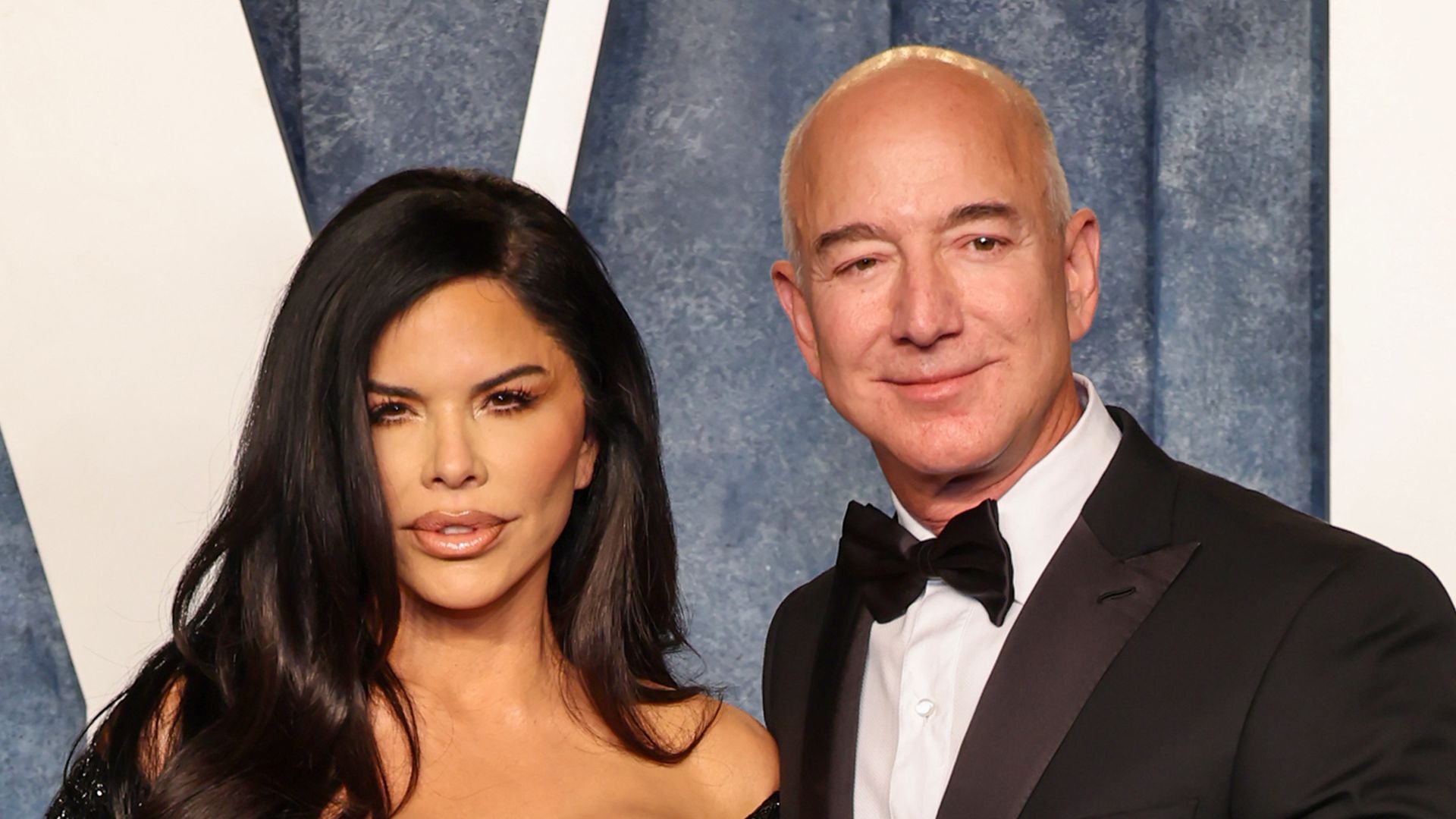 Jeff Bezos and Lauren SÃ¡nchez attend the 2023 Vanity Fair Oscar Party Hosted By Radhika Jones at Wallis Annenberg Center for the Performing Arts on March 12, 2023 in Beverly Hills, California.