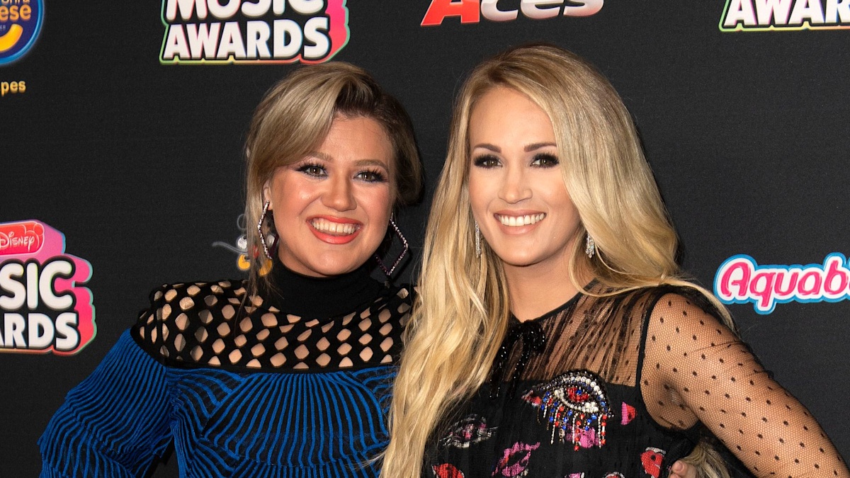 Kelly Clarkson shares surprising confession about relationship with Carrie Underwood