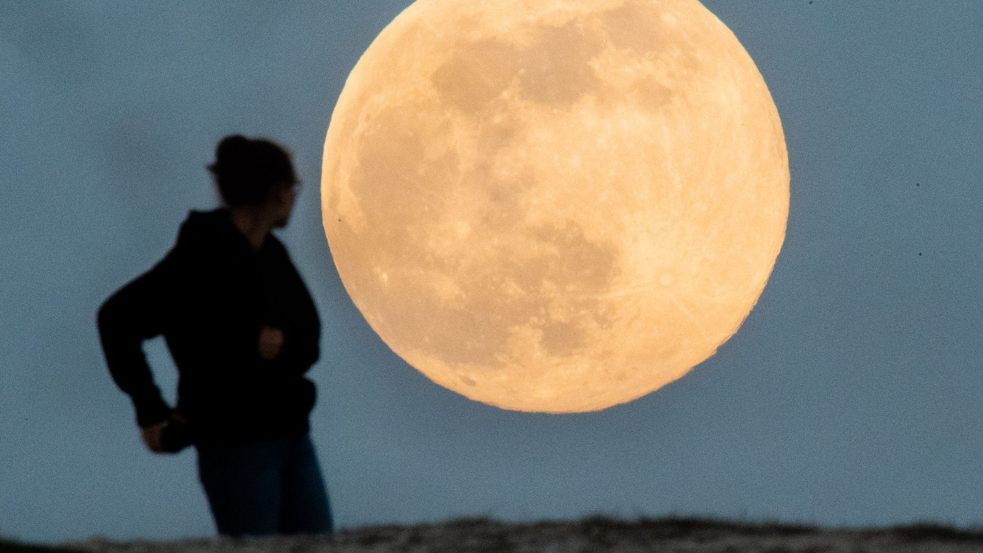Full moons can affect our mood and sleep