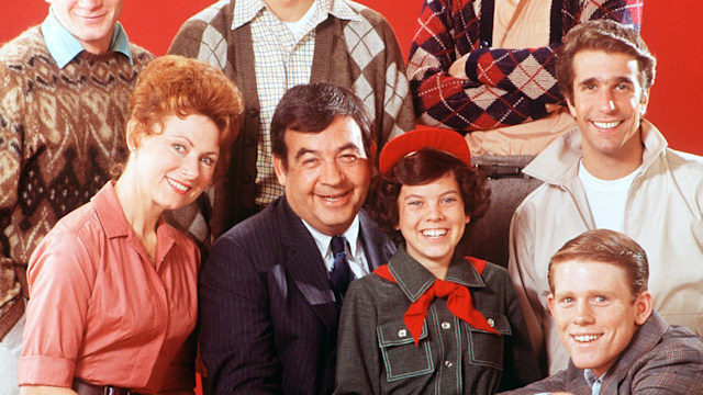 bottom left: Marion (Marion Ross) and Howard (Tom Bosley), the parents of Joanie (Erin Moran), Richie (Ron Howard, bottom right) and Chuck (original actor Gavan O'Herlihy, top right, was replaced by Randolph Roberts in 1974, before Chuck went to college and was never seen again). Richie's friends were Ralph (Donny Most, top left) and Potsie (Anson Williams, top center). Henry Winkler (center, right) played Fonzie, who moved into a small apartment over the Cunningham garage