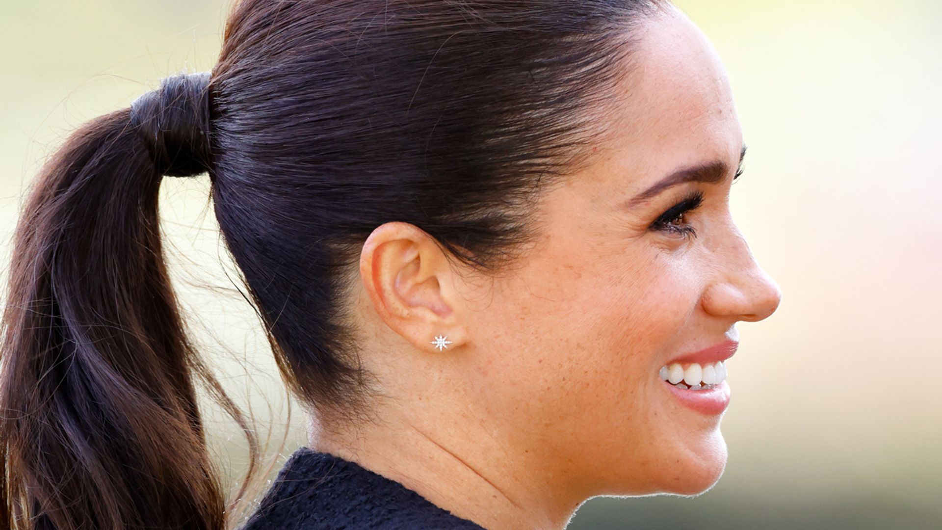 meghan markle wearing hair in a ponytail