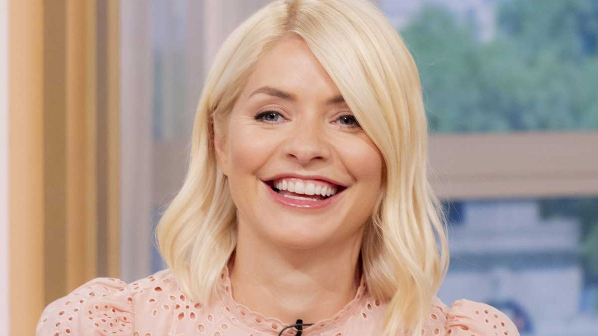 holly willoughby new hair