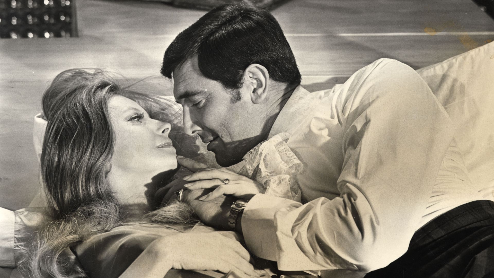 Black and white image of Catherine Schell and George Lazenby in On Her Majesty's Secret Service