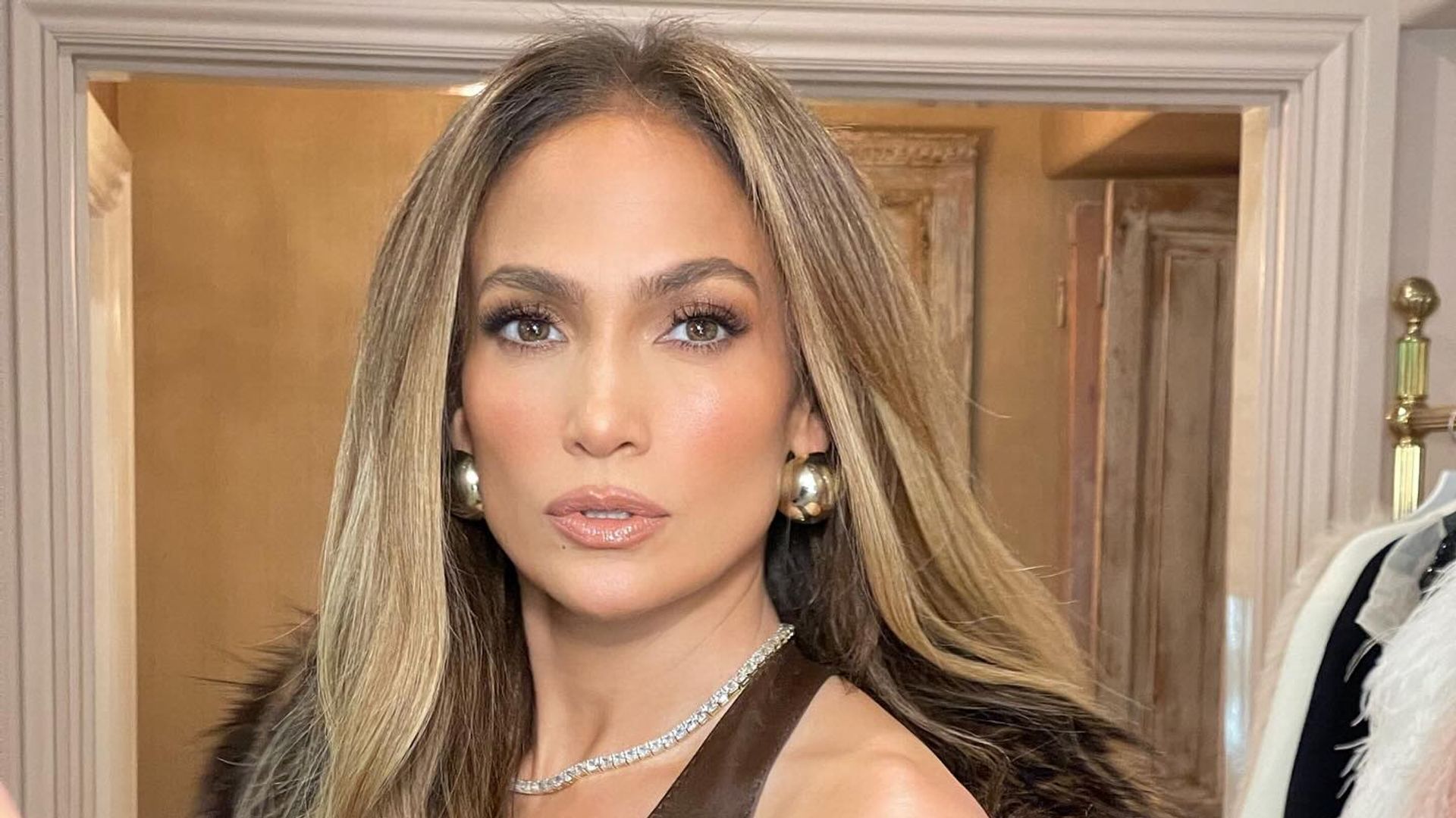 Jennifer Lopez's bodycon "moms night out" dress is actually so chic