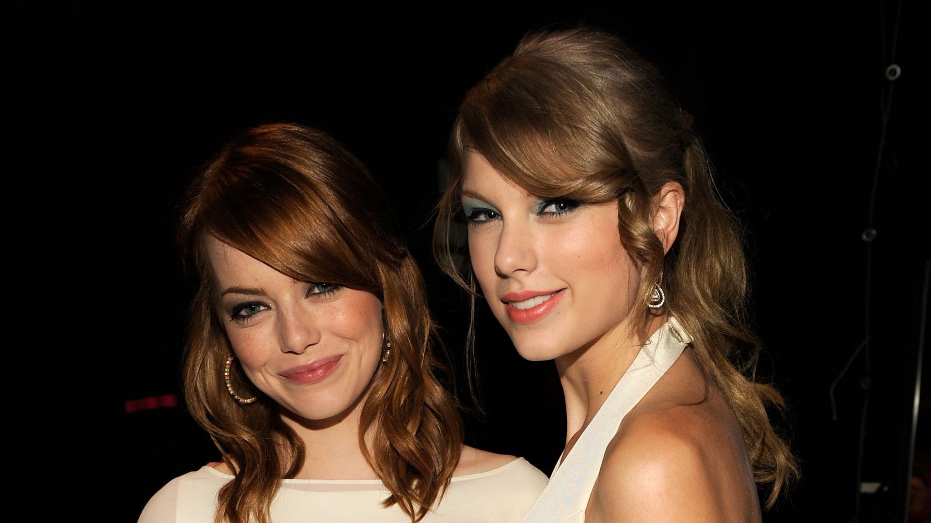 Actress Emma Stone and Singer Taylor Swift attend the 2011 Teen Choice Awards at Gibson Universal Amphitheatre on August 7, 2011 in Universal City, California.
