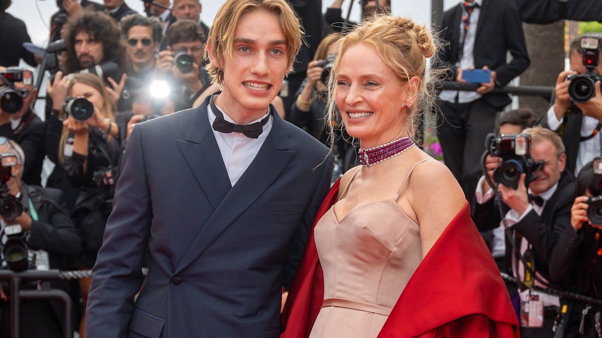 Uma Thurman, Ethan Hawke's rarely seen son Levon joins mom for red ...