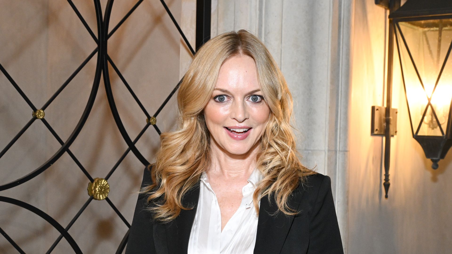 Heather Graham surprises with gorgeous new look 