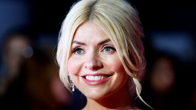 holly willoughby dancing on ice dress