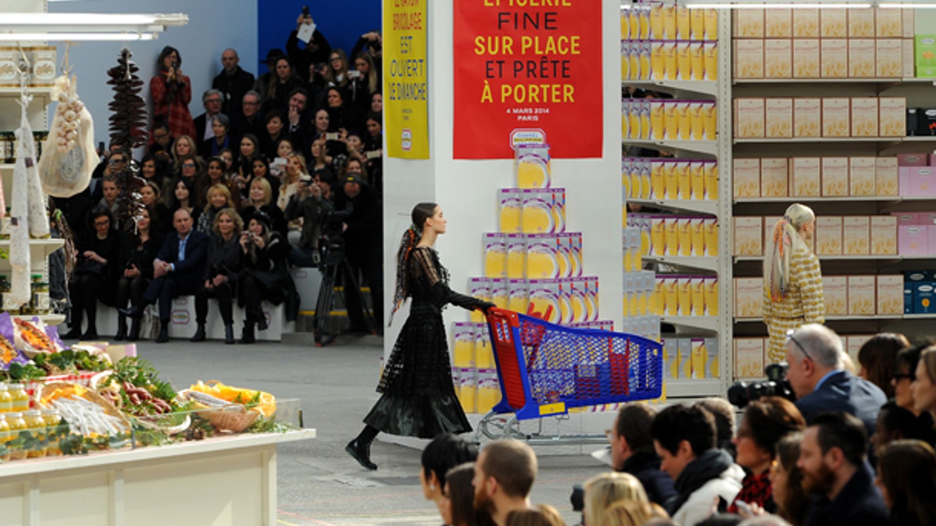 Chanel's Fall 2015 show moves the runway to a restaurant – New