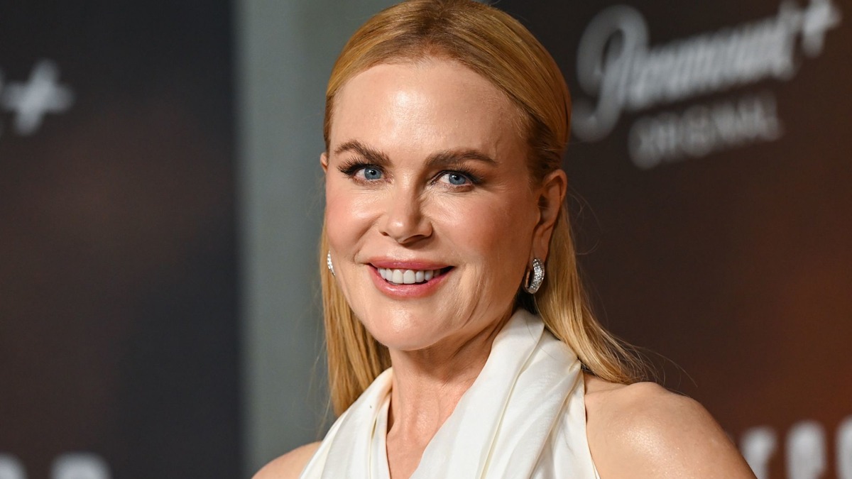 Nicole Kidman looks ageless in very unusual backless dress