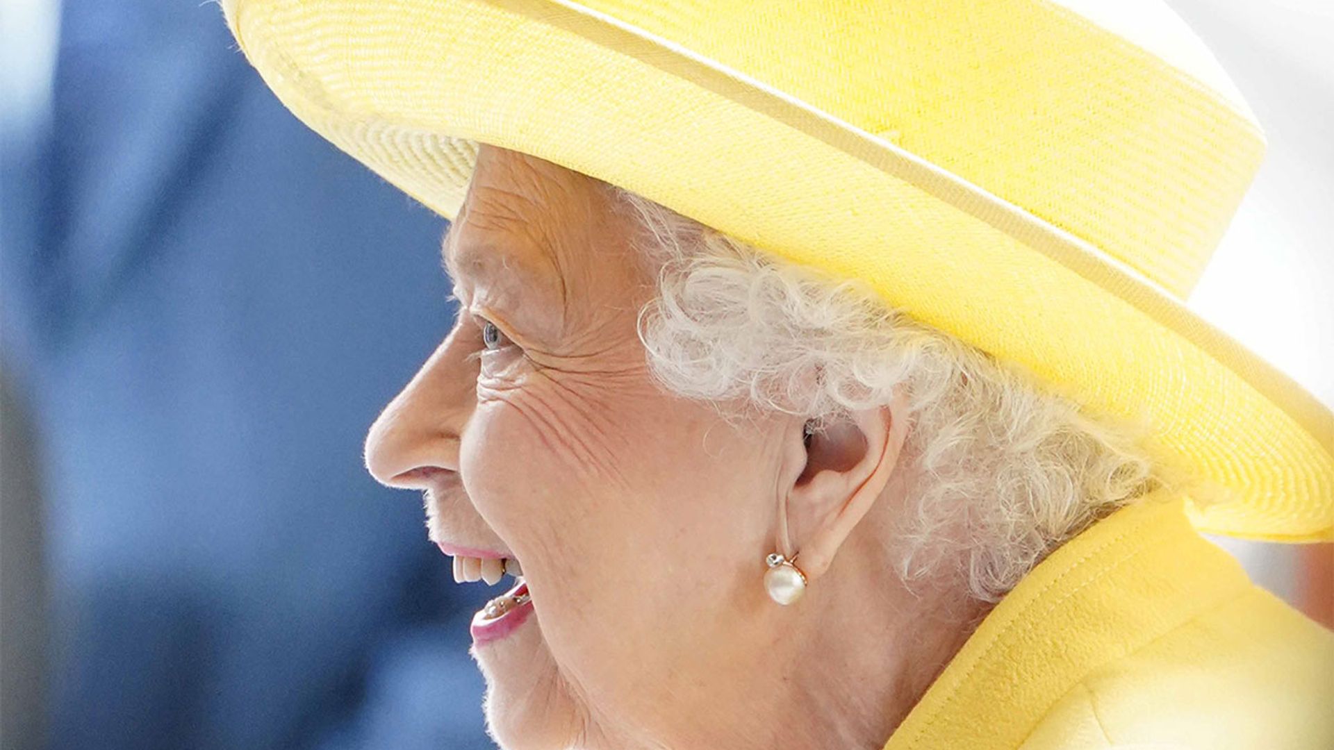 the queen wearing yellow
