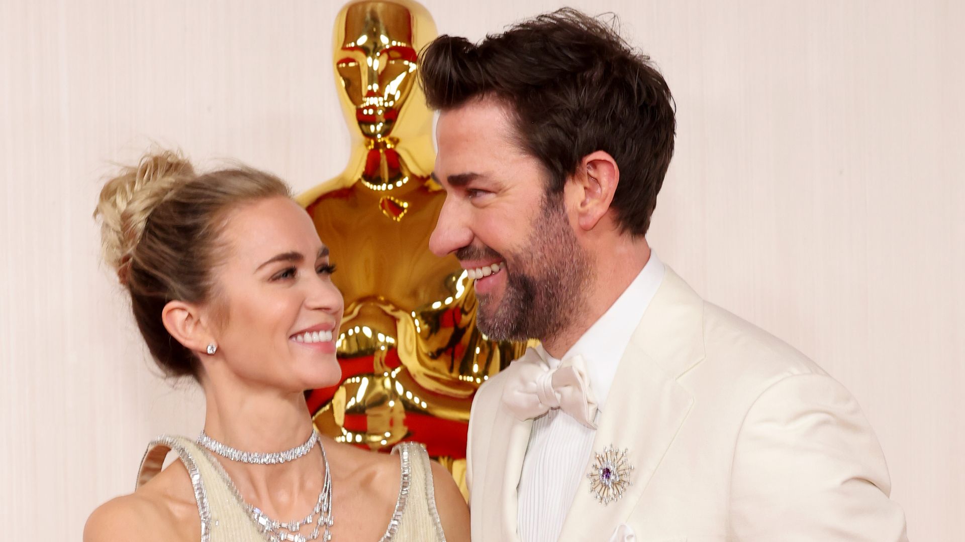 Emily Blunt leaves husband John Krasinski stunned during must-see Oscars red carpet moment