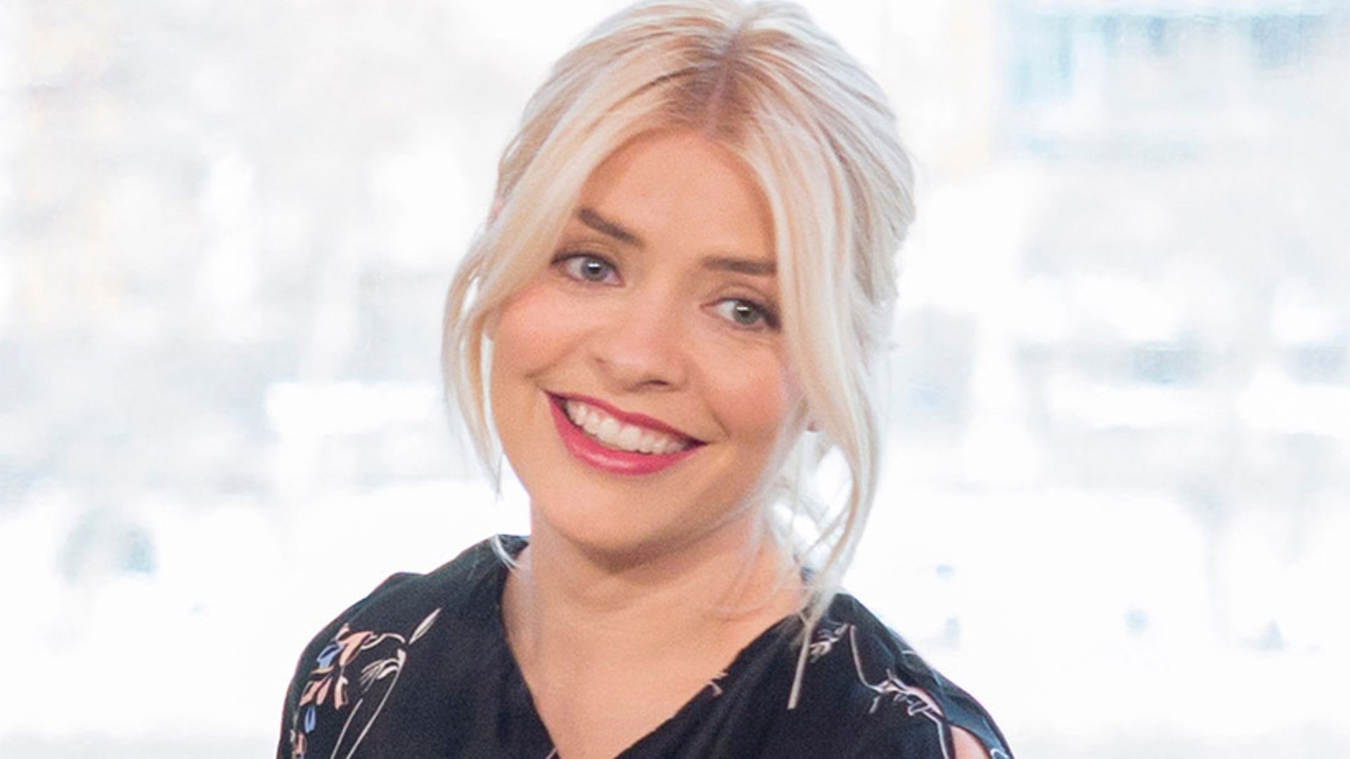 Where is Holly Willoughby’s cream leather pencil skirt from that she ...