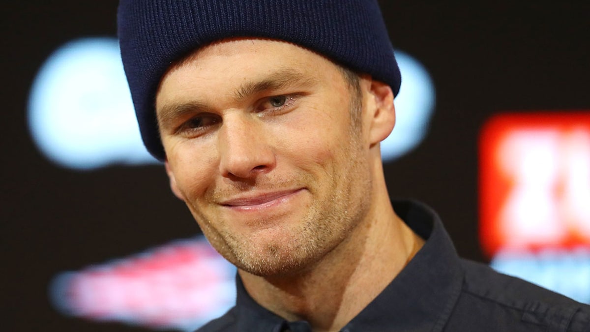 Tom Brady greets, hugs 8-year-old cancer patient from Maine