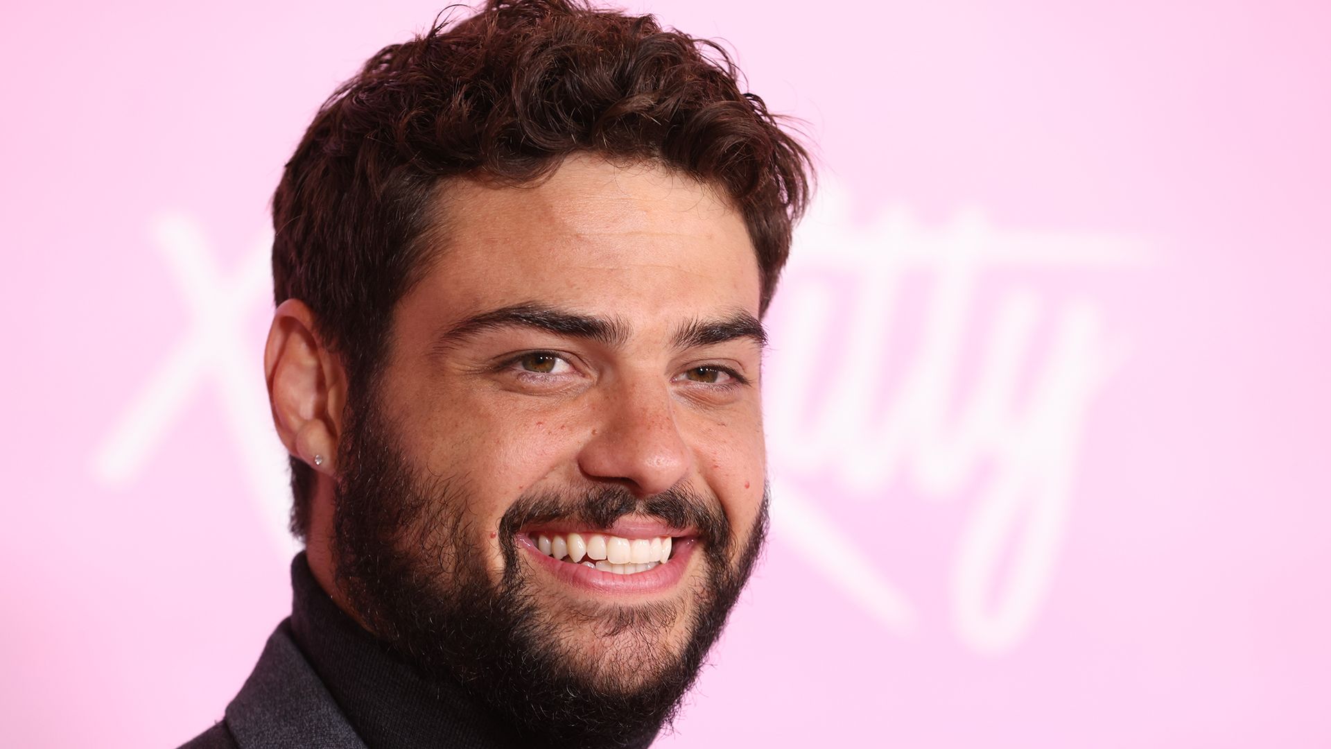 Close up of Noah Centineo