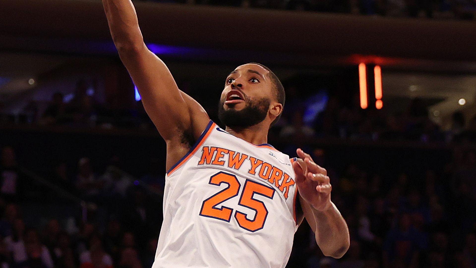  Mikal Bridges #25 of the New York Knicks scores against the Cleveland Cavaliers during their game at Madison Square Garden on October 22, 2025 in New York City.  NOTE TO USER: User expressly acknowledges and agrees that, by downloading and or using this photograph, User is consenting to the terms and conditions of the Getty Images License Agreement.  (Photo by Al Bello/Getty Images)