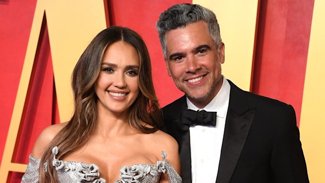 Jessica Alba, Cash Warren arrives at the 2024 Vanity Fair Oscar Party Hosted By Radhika Jones at Wallis Annenberg Center for the Performing Arts on March 10, 2024 in Beverly Hills, California