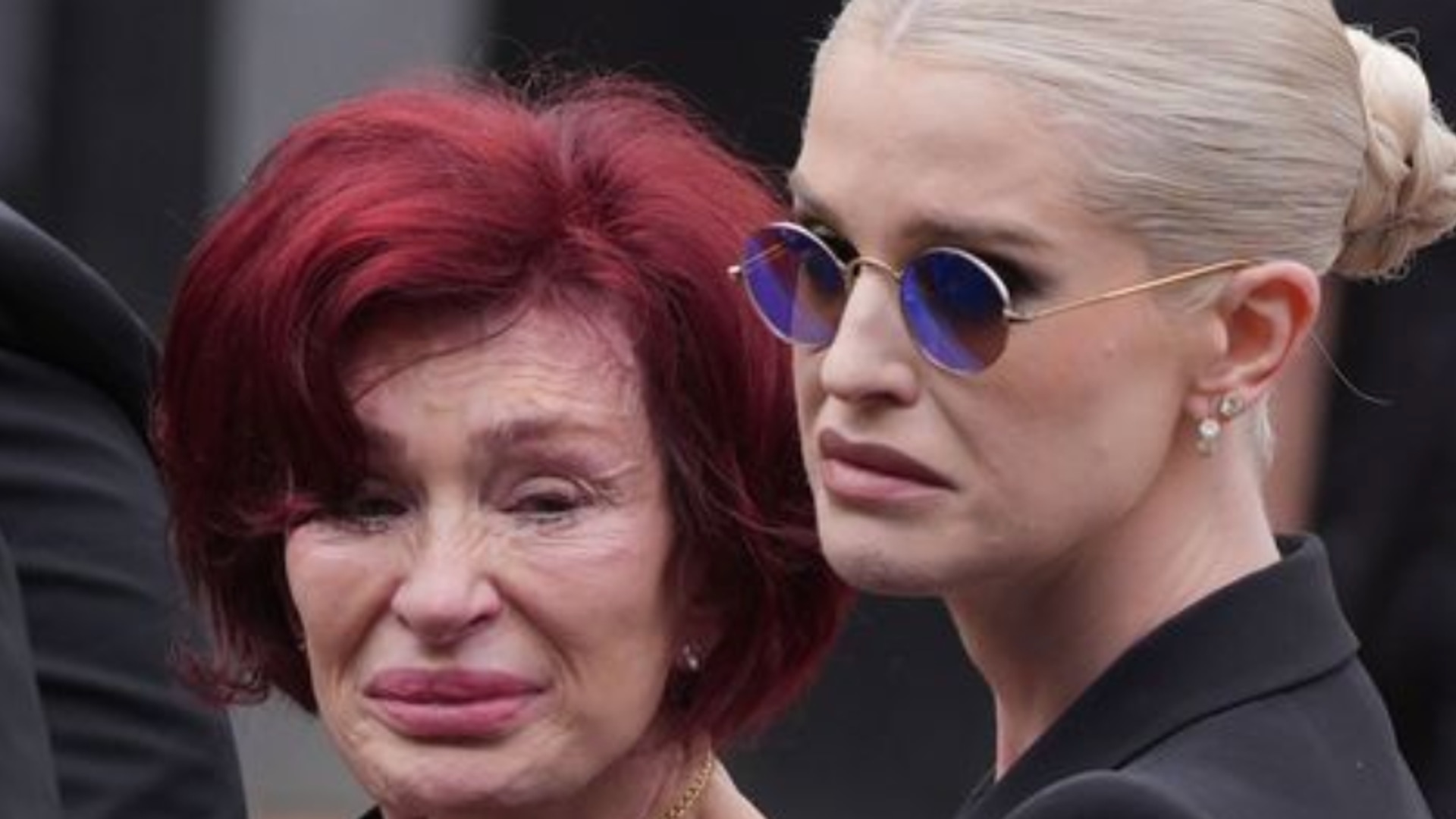 Kelly and Sharon Osbourne