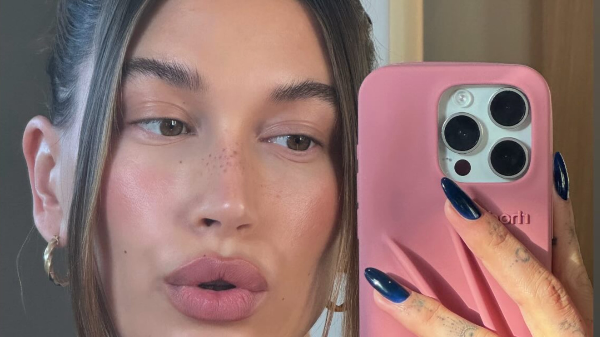Hailey Bieber shares selfie to Instagram with pink lipstick