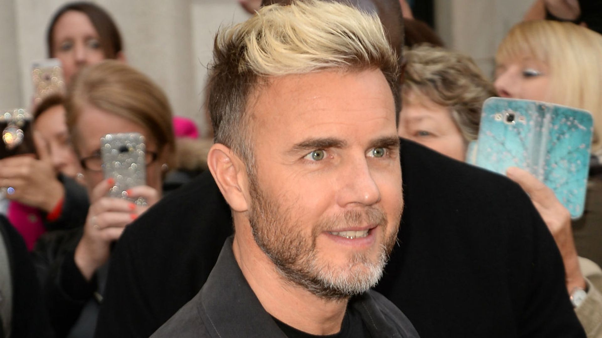 gary barlow unrecognisable glasses