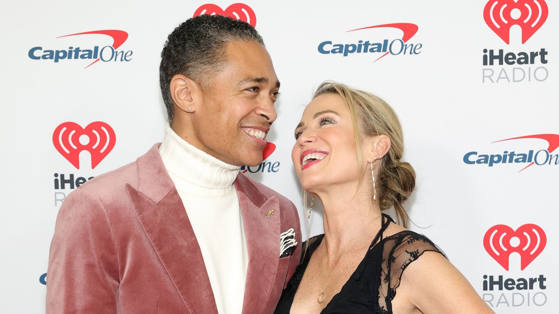 tj holmes amy robach laughing smiling