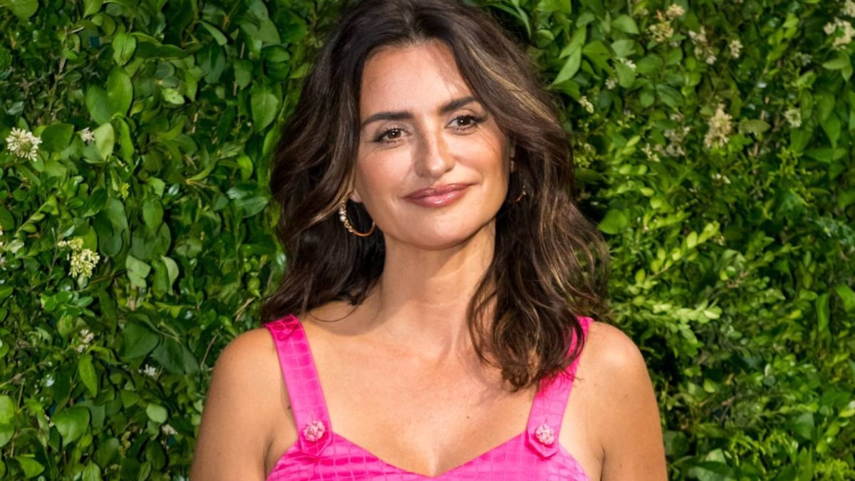 Penelope Cruz Stuns In A Pink Mini Dress At Academy Awards Luncheon –  Hollywood Life