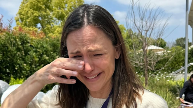 jennifer garner crying daughter violet high school graduation