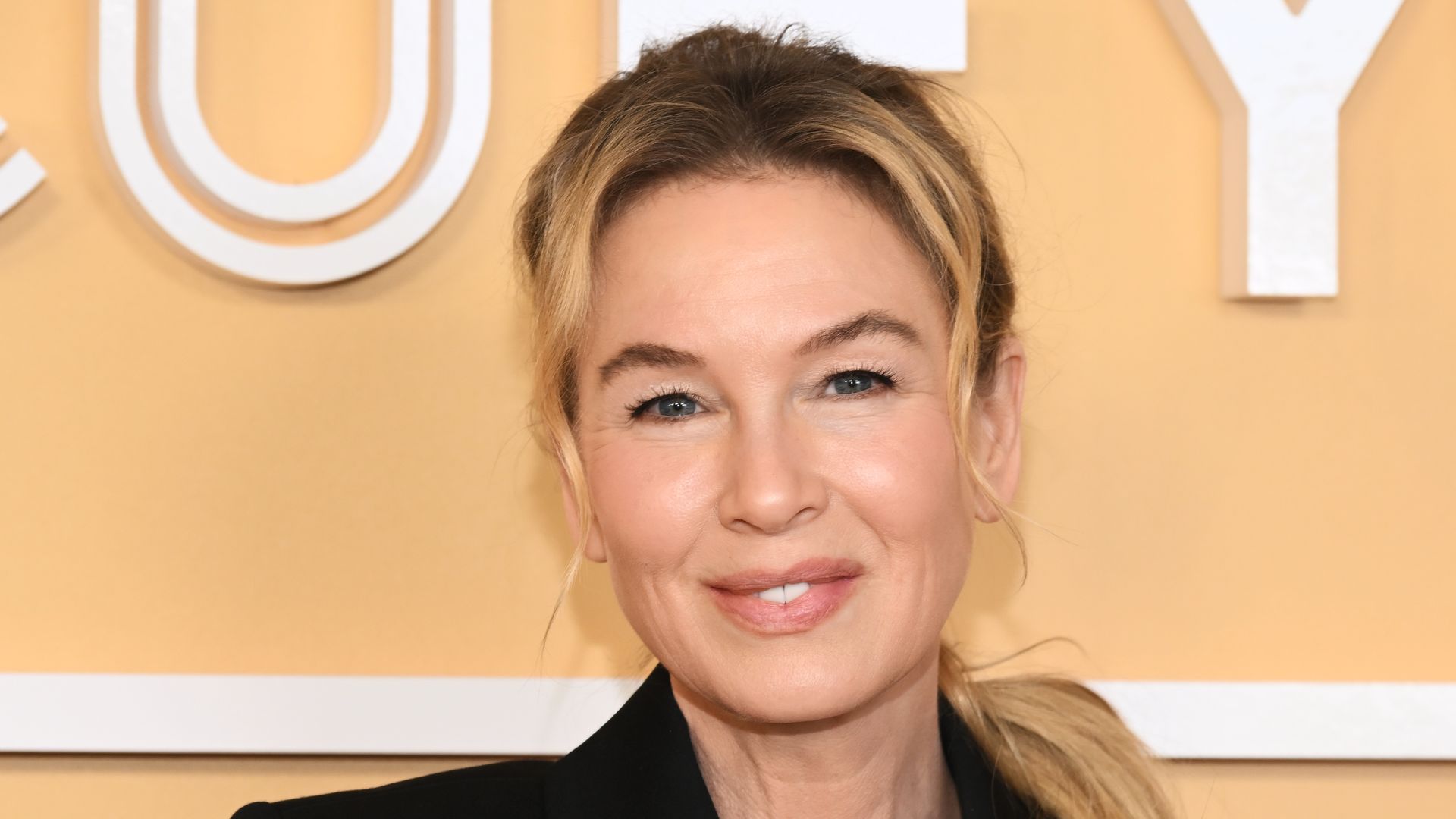 renee zellweger blonde hair