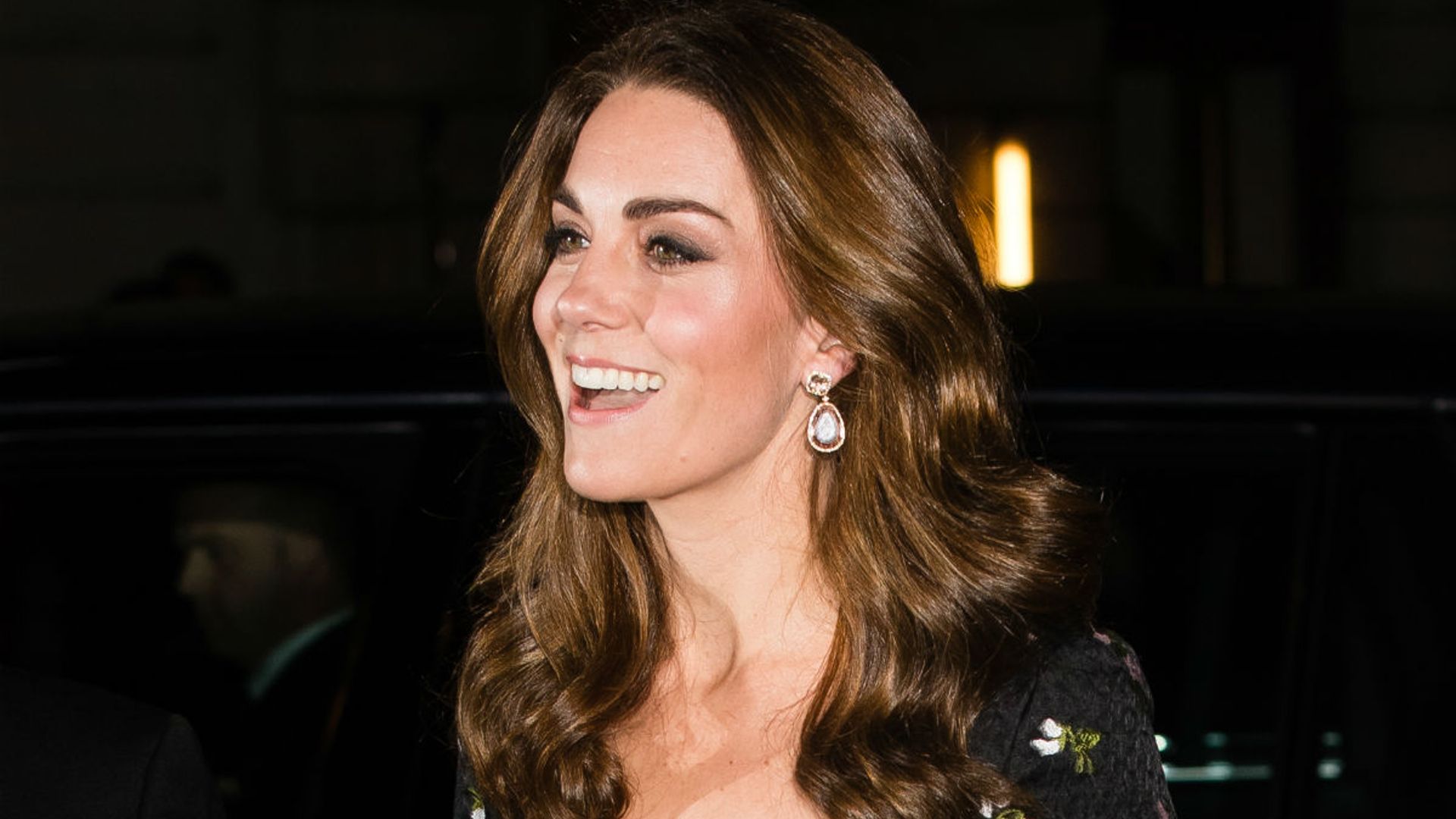 Kate Middleton turns up the glam recycling Alexander McQueen gown at ...