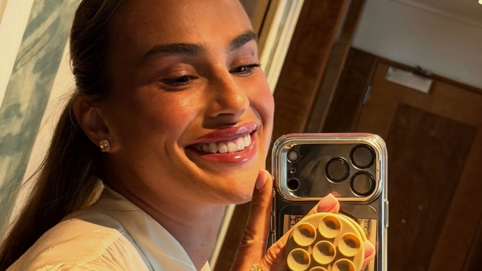 Aryna Sabalenka showing off a huge diamond ring