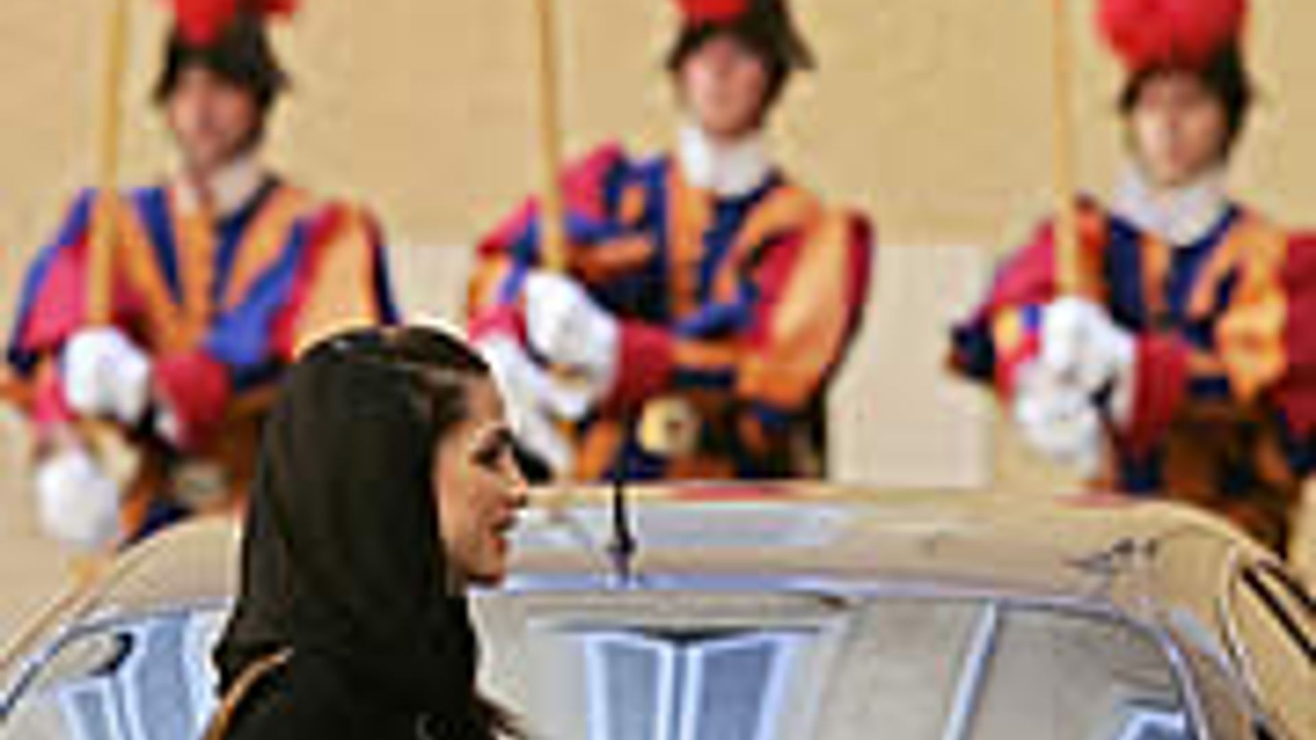 King Abdullah, Queen Rania, Pope Benedict, Jordanian royals HELLO!