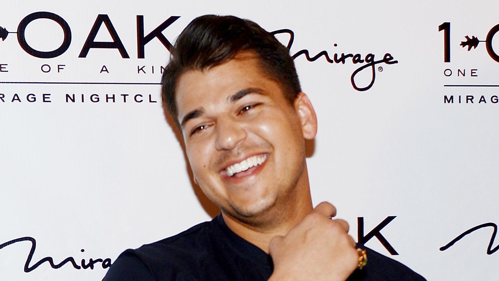 Rob Kardashian seen poolside in shirtless photos from ‘legendary’ Mexican vacation 