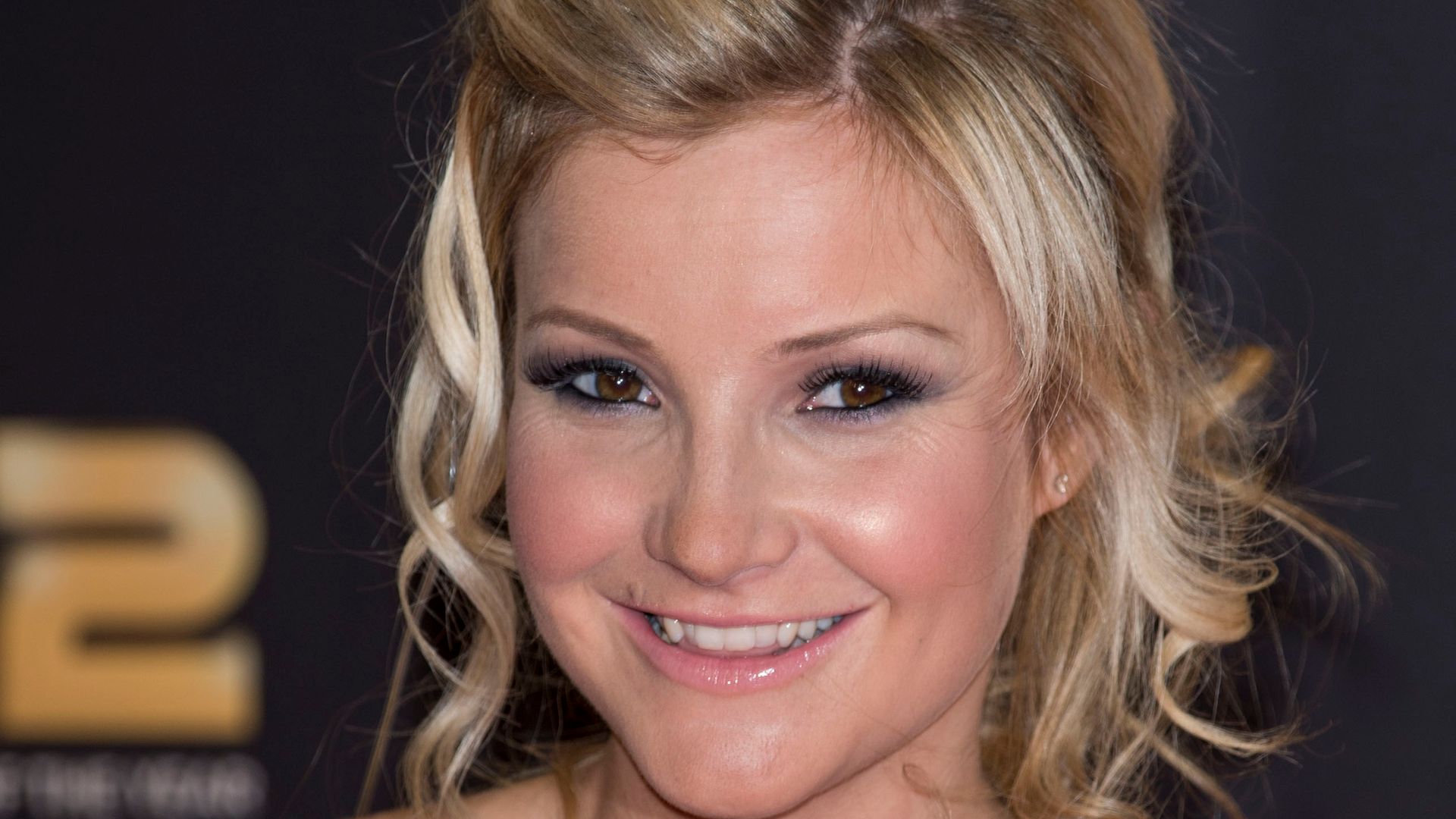 Helen Skelton sets pulses racing with daring two piece and bold new hairstyle