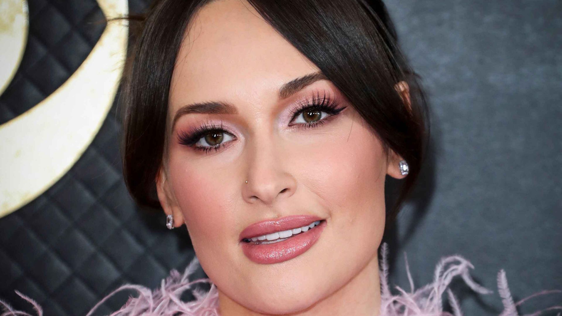 Kacey Musgraves has the prettiest makeup and I’ve found the drugstore secret to her incredible lashes