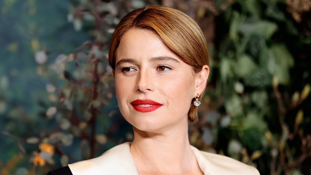 Oscar favourite Jessie Buckley stuns in plunging black dress