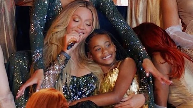 Rumi Carter with Beyonce on stage 