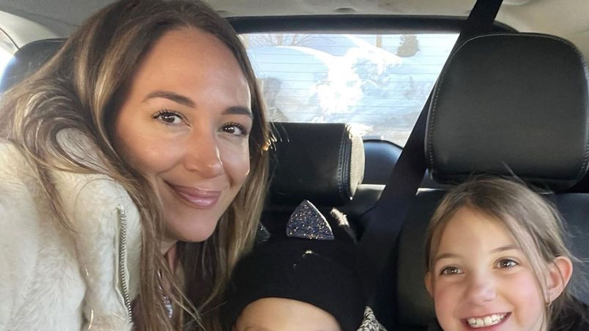 Haylie Duff takes a selfie with daughters